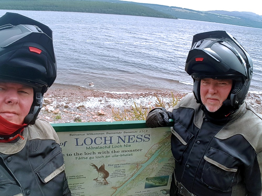 Wir am Loch Ness